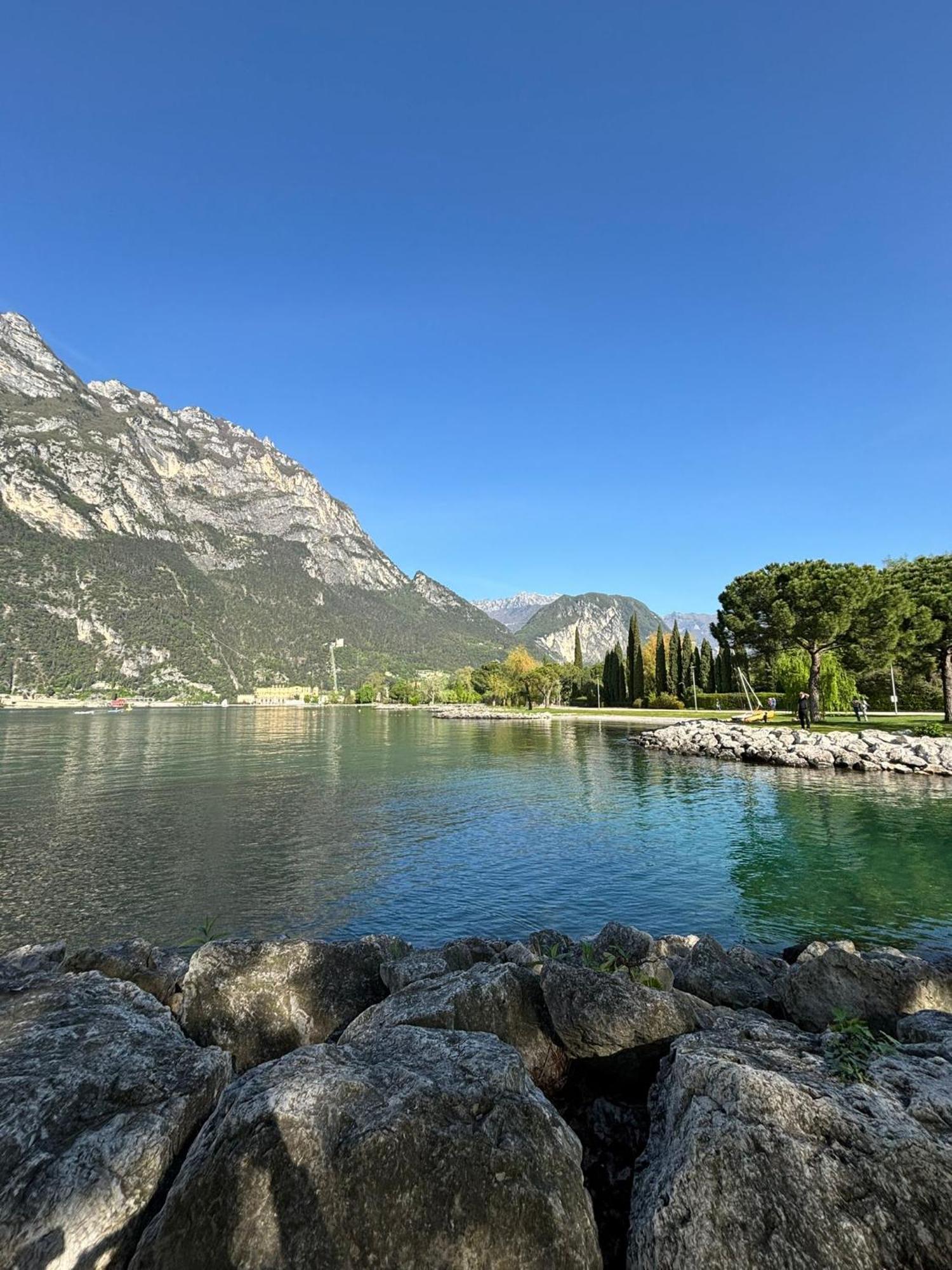 Garden & Pool Perugini Apartman Torbole Sul Garda Kültér fotó