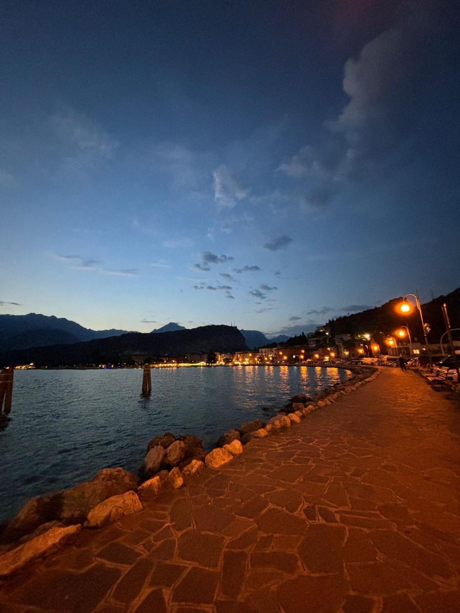 Garden & Pool Perugini Apartman Torbole Sul Garda Kültér fotó