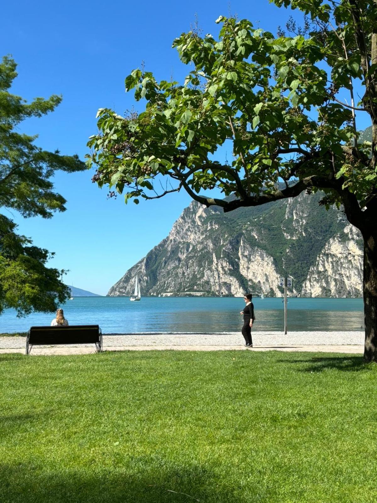 Garden & Pool Perugini Apartman Torbole Sul Garda Kültér fotó